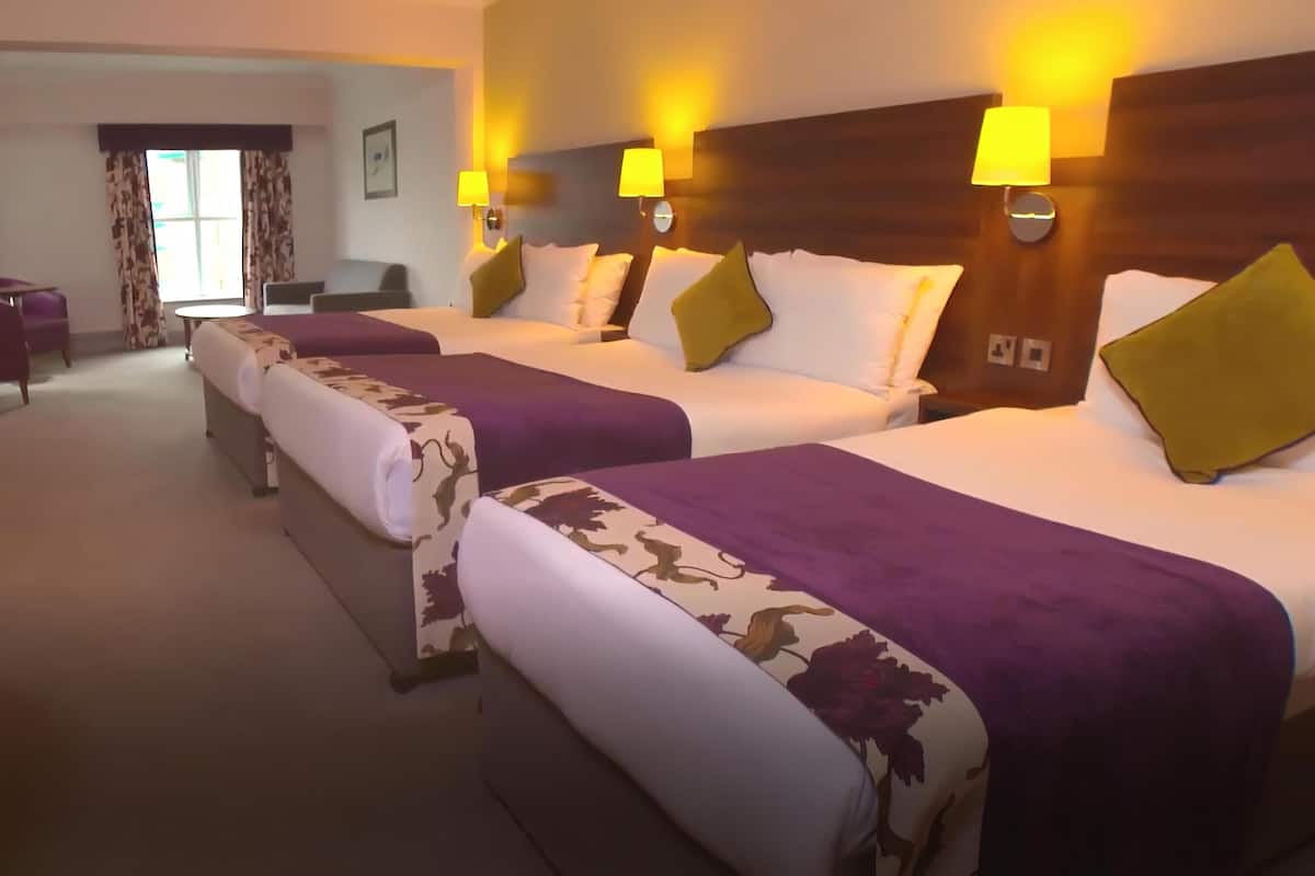 family room (2 adults & 4 children) | desk, iron/ironing board, free wifi, bed sheets