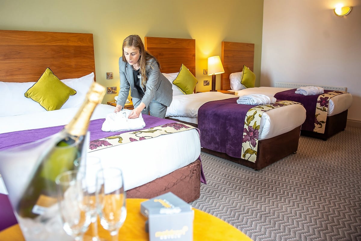 Triple Room | Desk, iron/ironing board, free WiFi, bed sheets