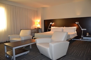 Junior Suite | Minibar, in-room safe, desk, free WiFi