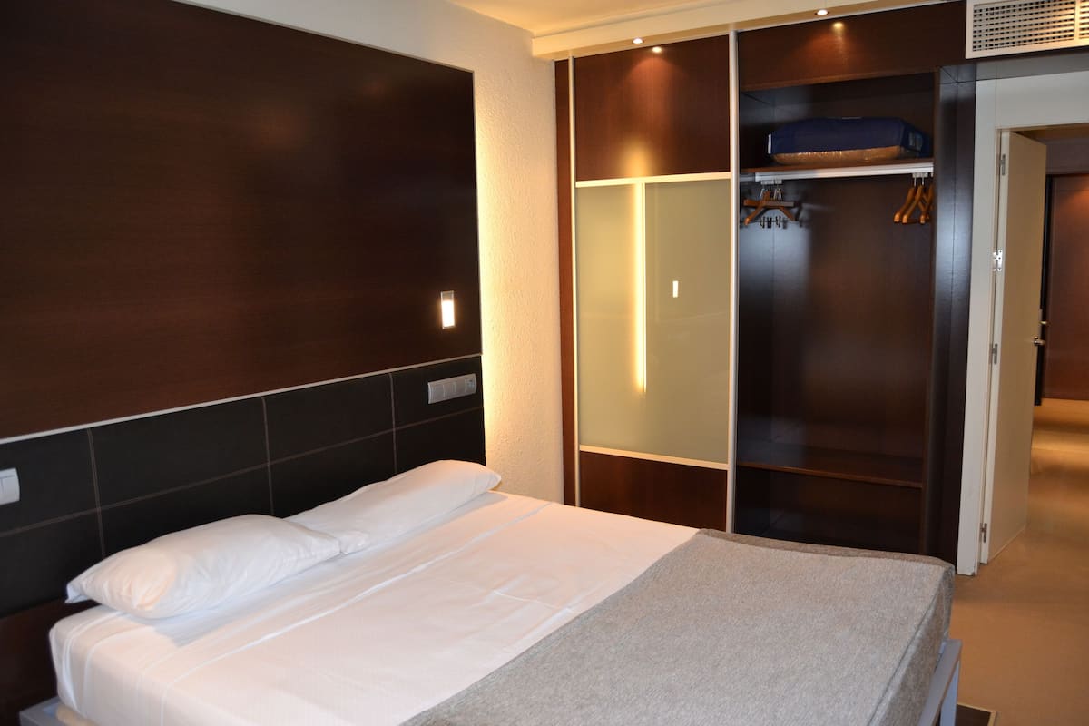 Minibar, Zimmersafe, Schreibtisch, kostenloses WLAN