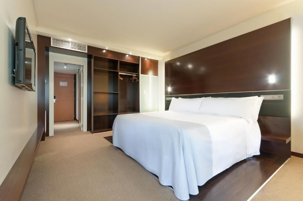 Minibar, Zimmersafe, Schreibtisch, kostenloses WLAN