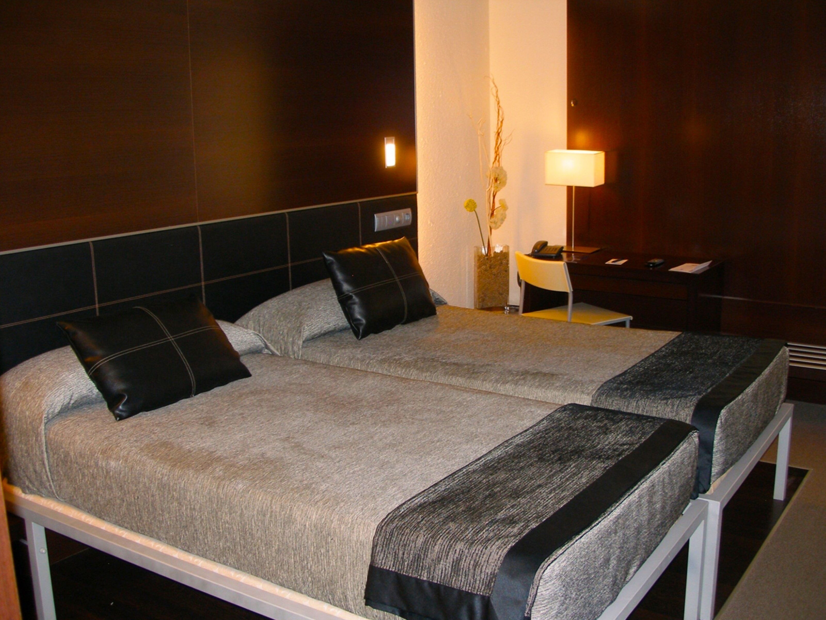 Minibar, Zimmersafe, Schreibtisch, kostenloses WLAN
