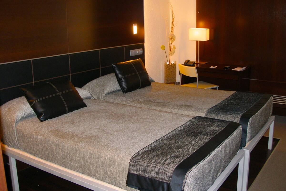 Minibar, in-room safe, desk, free WiFi