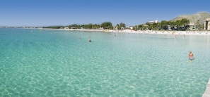 Beach nearby, white sand, 20 beach bars
