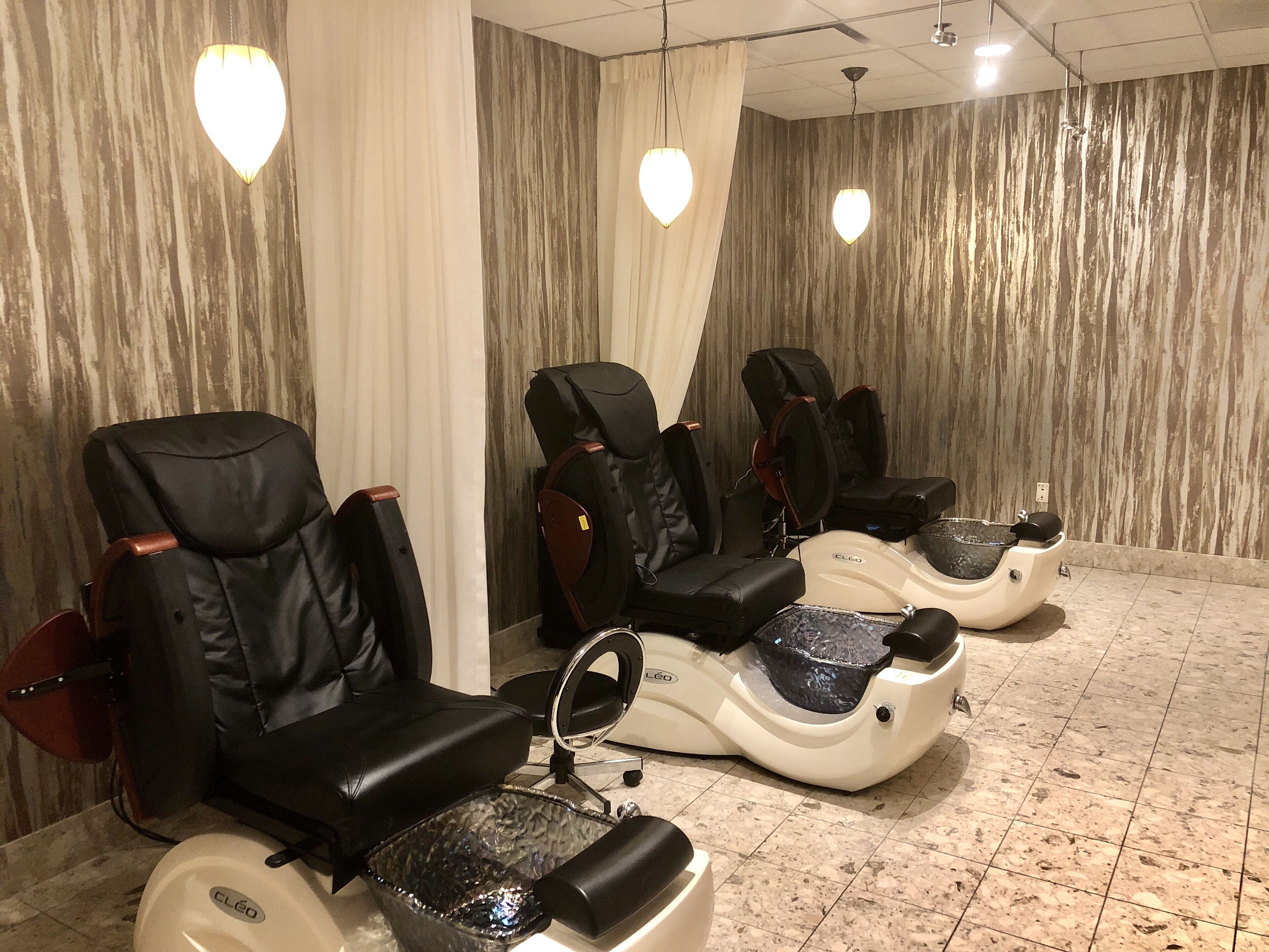 Sauna, steam room, body treatments, aromatherapy, hot stone massages