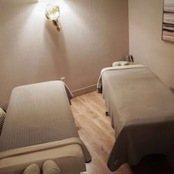 Sauna, steam room, body treatments, aromatherapy, hot stone massages