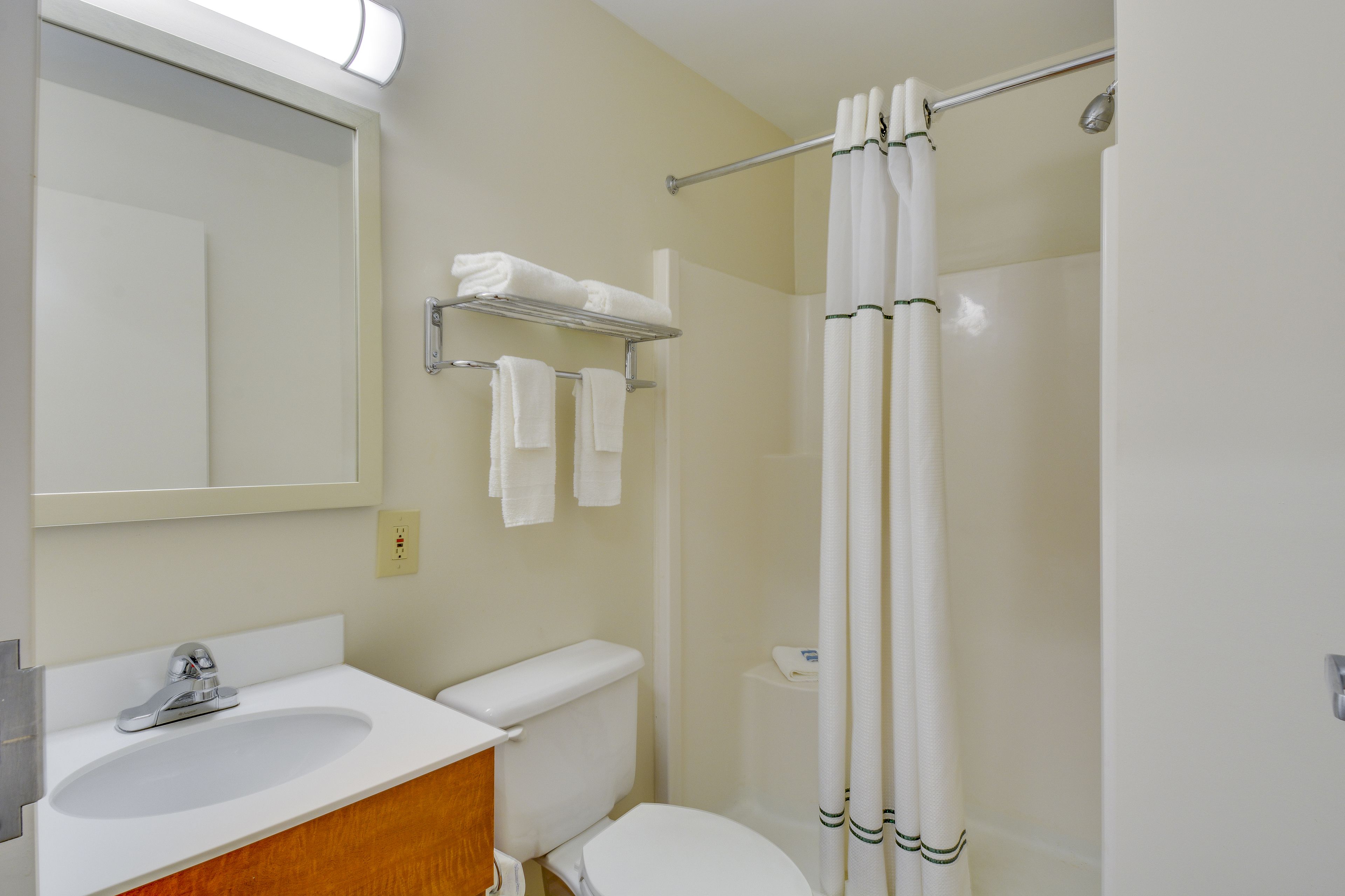 Photo - HomeTowne Studios by Red Roof Austin