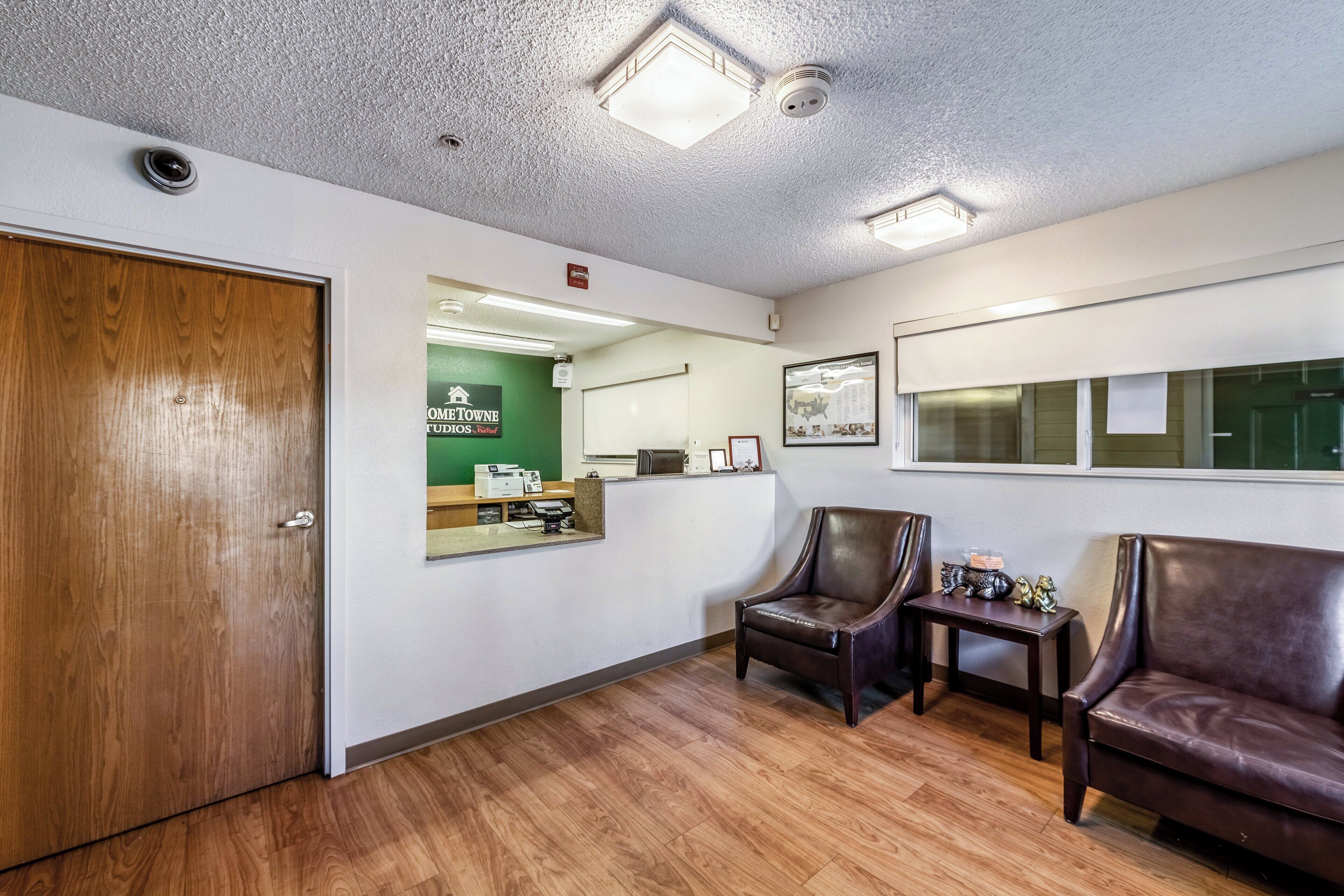 Photo - HomeTowne Studios by Red Roof Austin