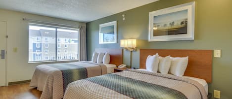 Desk, WiFi (free), individually furnished, bed sheets