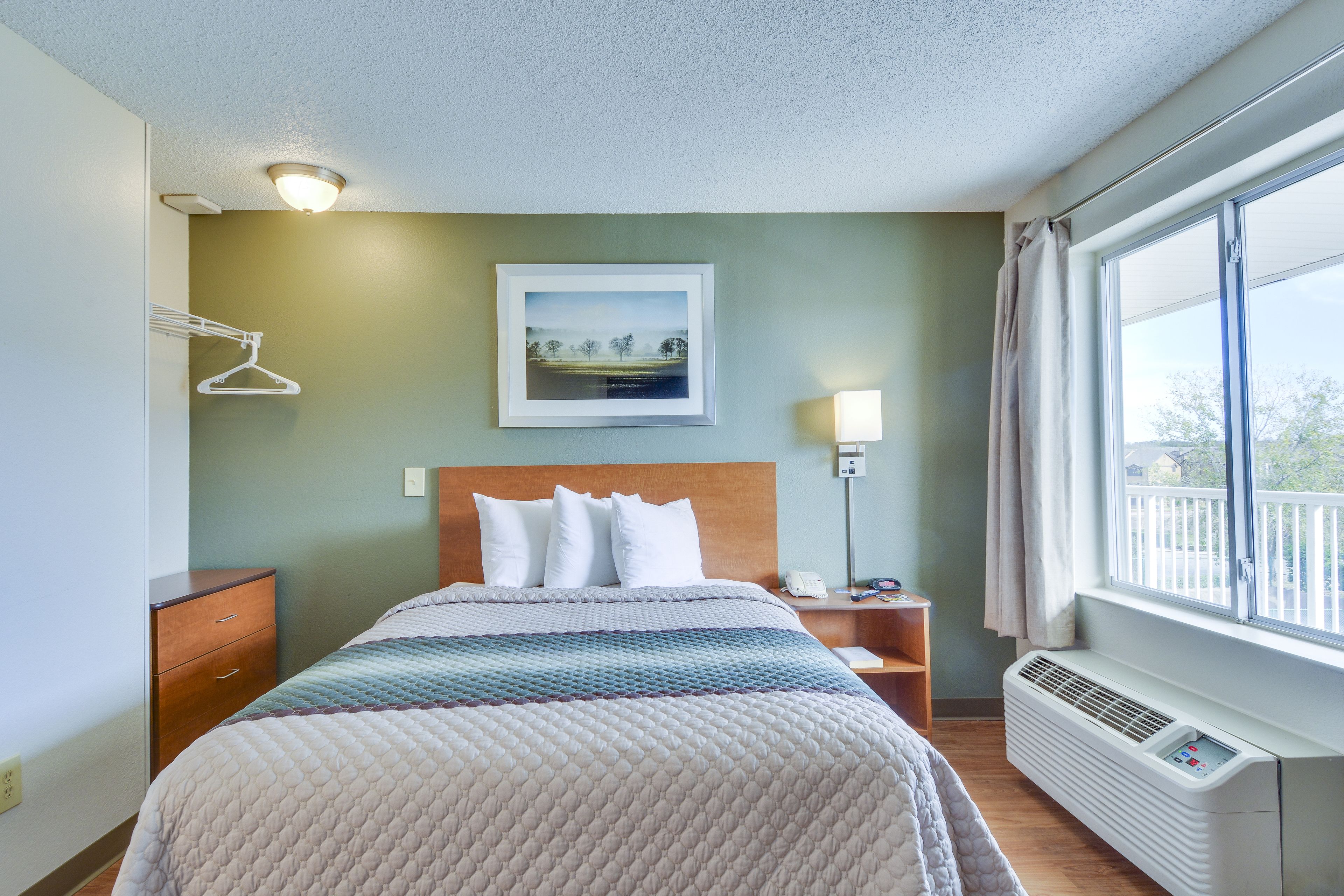 Photo - HomeTowne Studios by Red Roof Austin