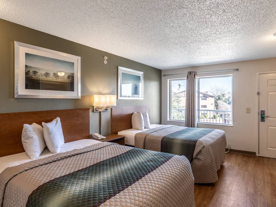 Individually furnished, desk, free WiFi, bed sheets