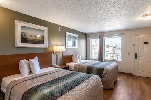 HomeTowne Studios by Red Roof Austin