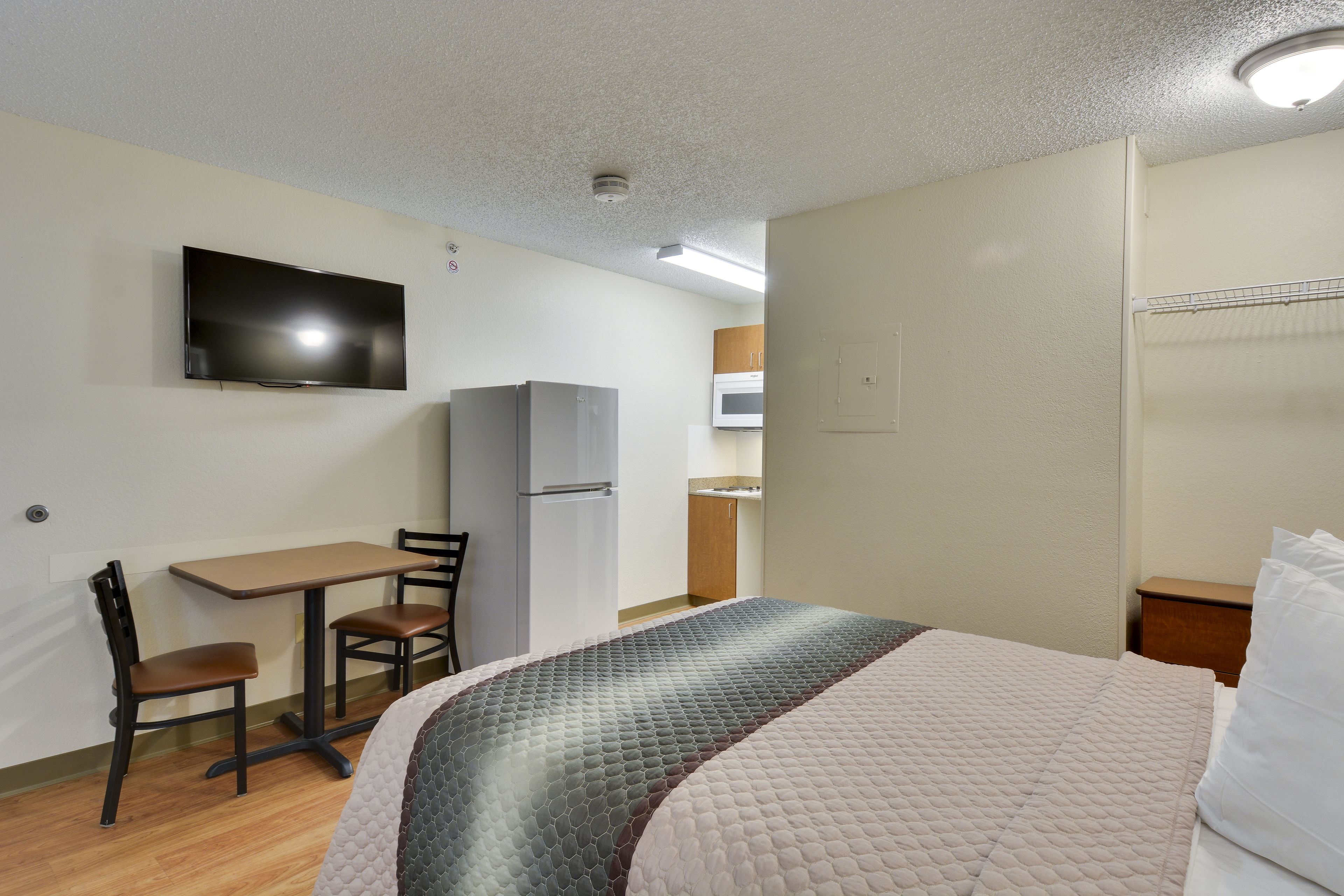 Photo - HomeTowne Studios by Red Roof Austin