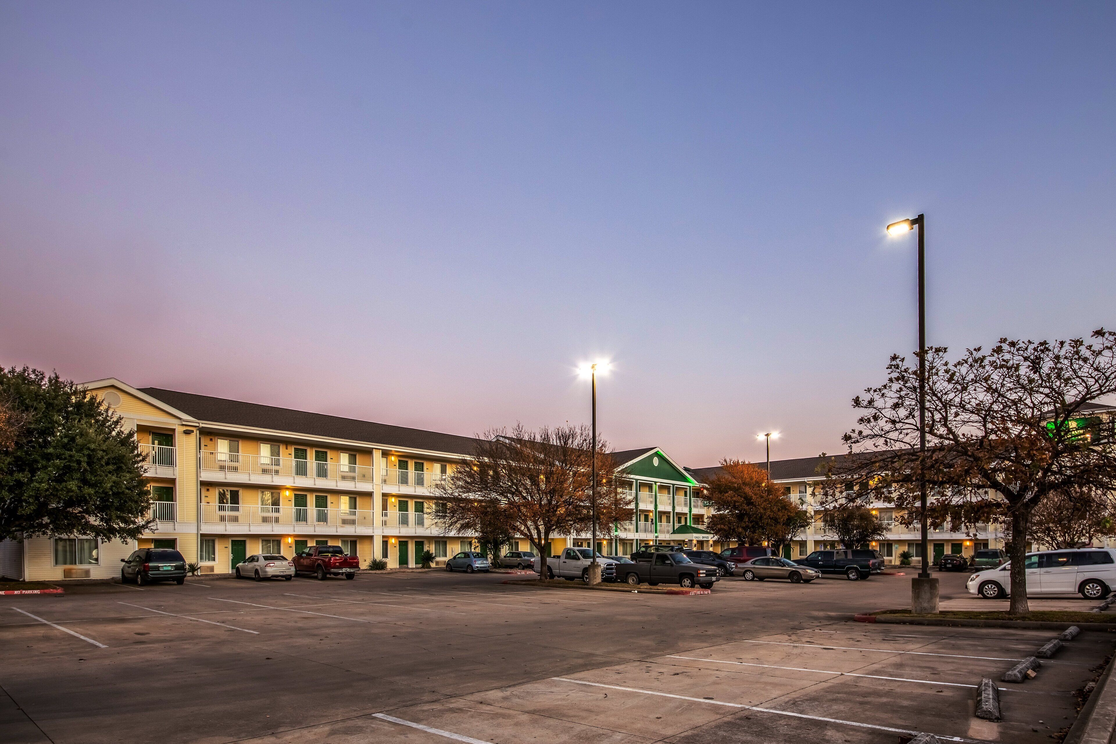 Photo - HomeTowne Studios by Red Roof Austin