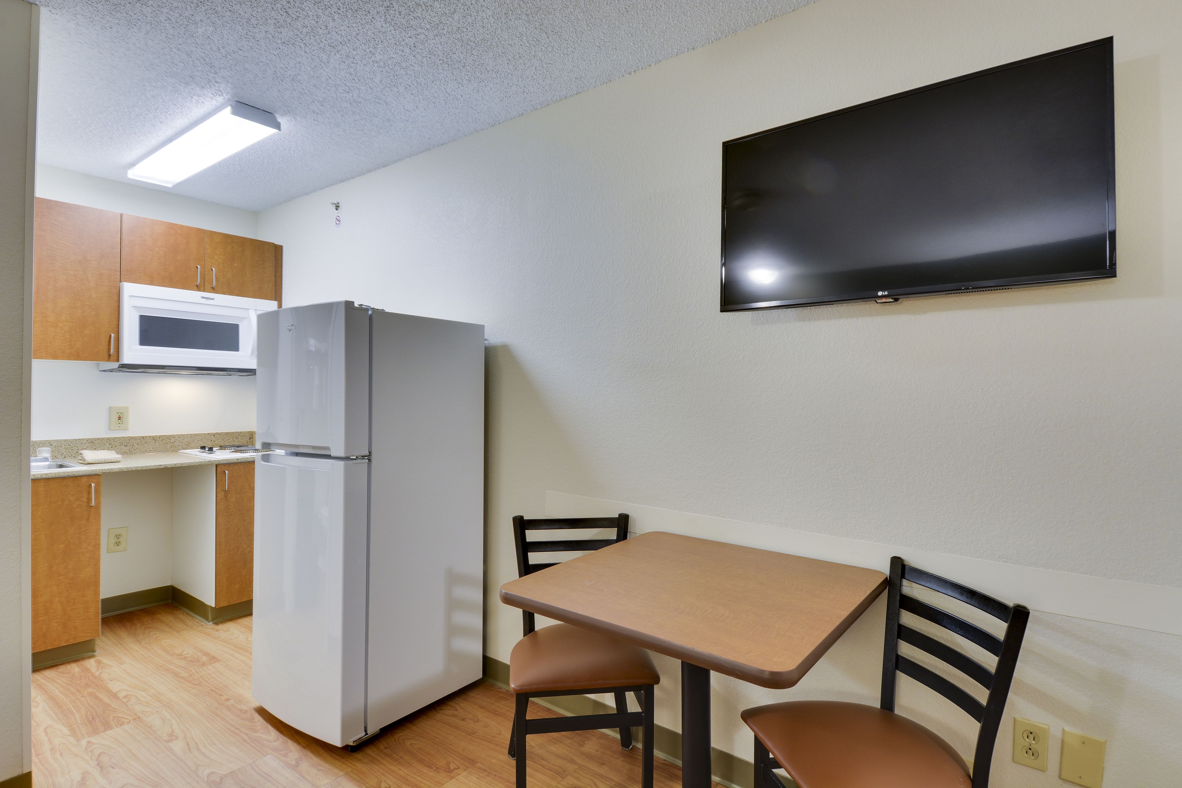 Photo - HomeTowne Studios by Red Roof Austin