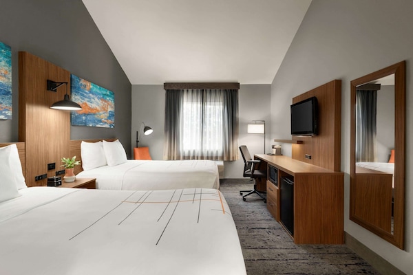 Ropa de cama de alta calidad y escritorio