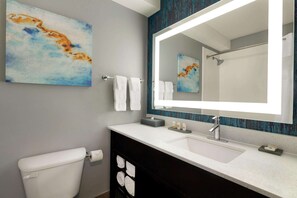 Gratis toiletartikelen, een haardroger, handdoeken