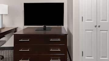 Room, 1 King Bed, Accessible, Non Smoking (Mobility,Hearing,Tub w/Grab Bars) | Premium bedding, pillowtop beds, desk, laptop workspace