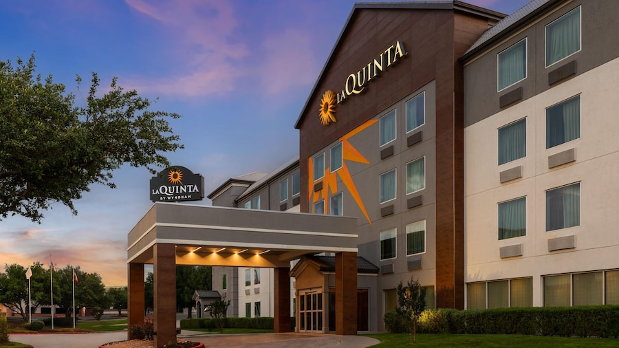 La Quinta Inn & Suites by Wyndham Austin Round Rock