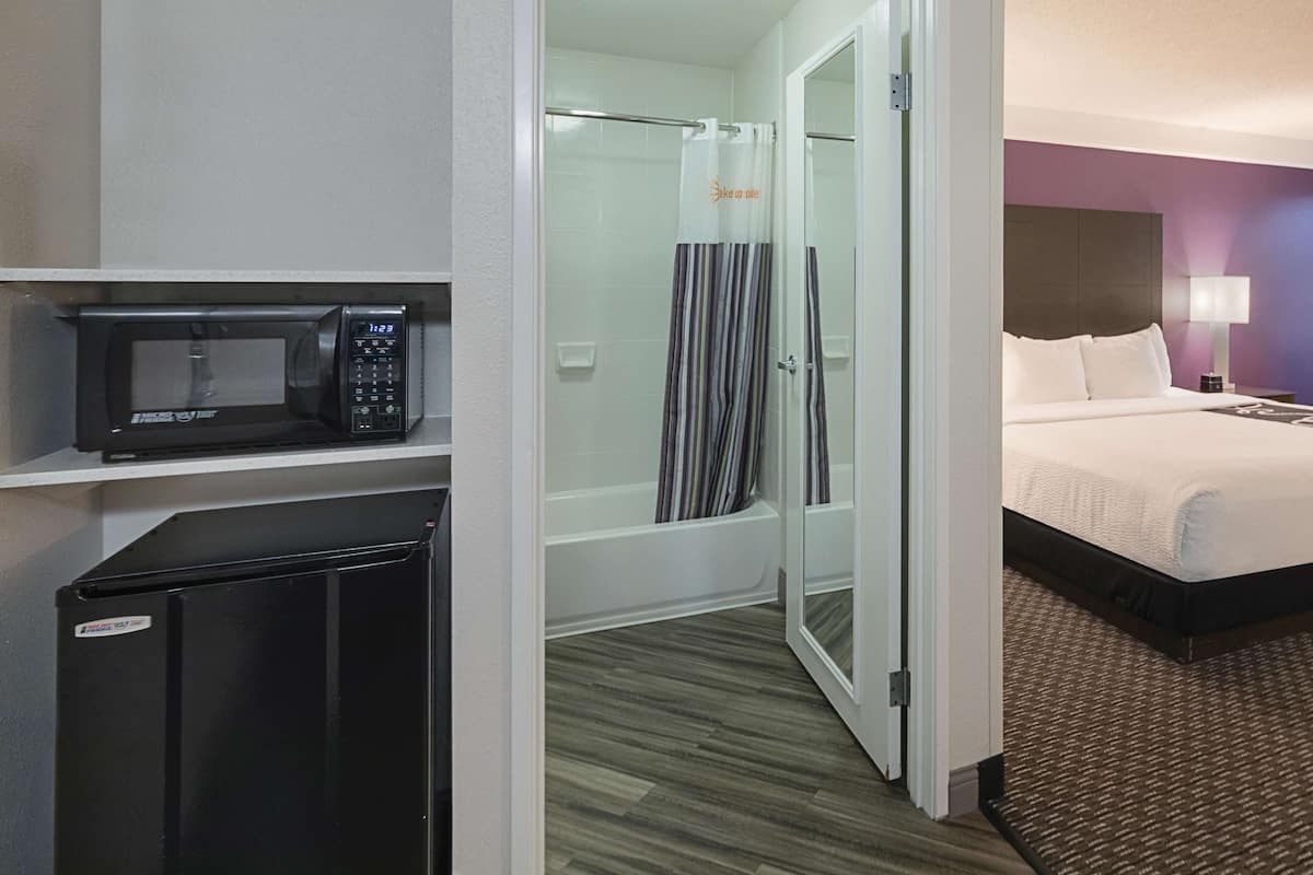Deluxe King w/ Sleeper Sofa | Bathroom