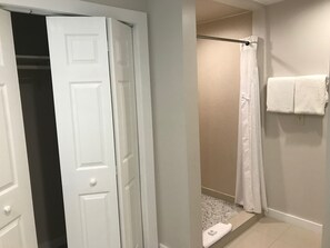 ห้องสวีท, เตียงคิงไซส์ 1 เตียง, ปลอดบุหรี่ (One-Bedroom) | ห้องอาบน้ำ