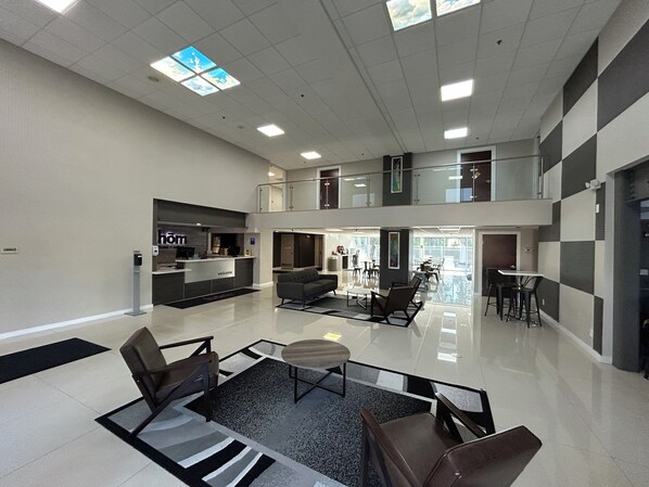 Lobby sitting area - HOM Hotel Gainesville, SureStay Collection by Best Western (Gainesville)