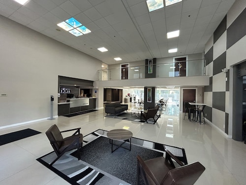 HOM Hotel Gainesville, SureStay Collection by Best Western