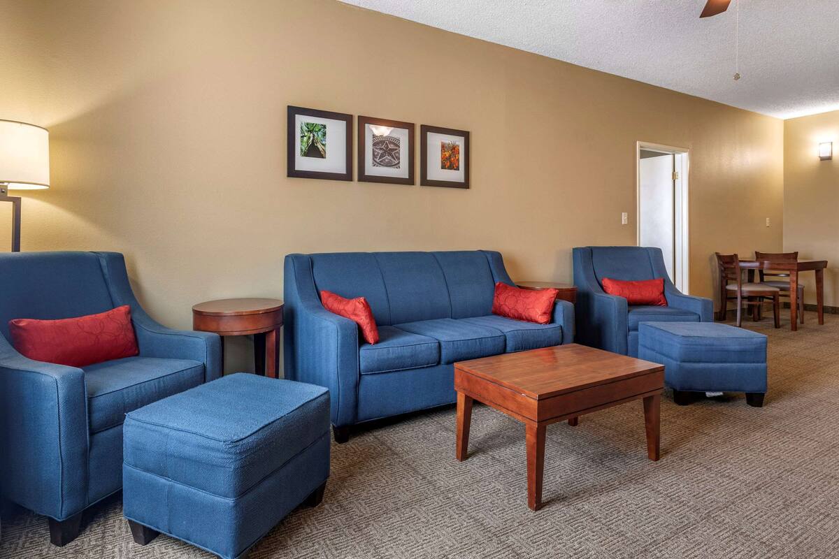 Deluxe Suite, Non Smoking | Laptop workspace, iron/ironing board, WiFi (free), alarm clocks
