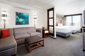 Premium bedding, down comforters, desk, laptop workspace