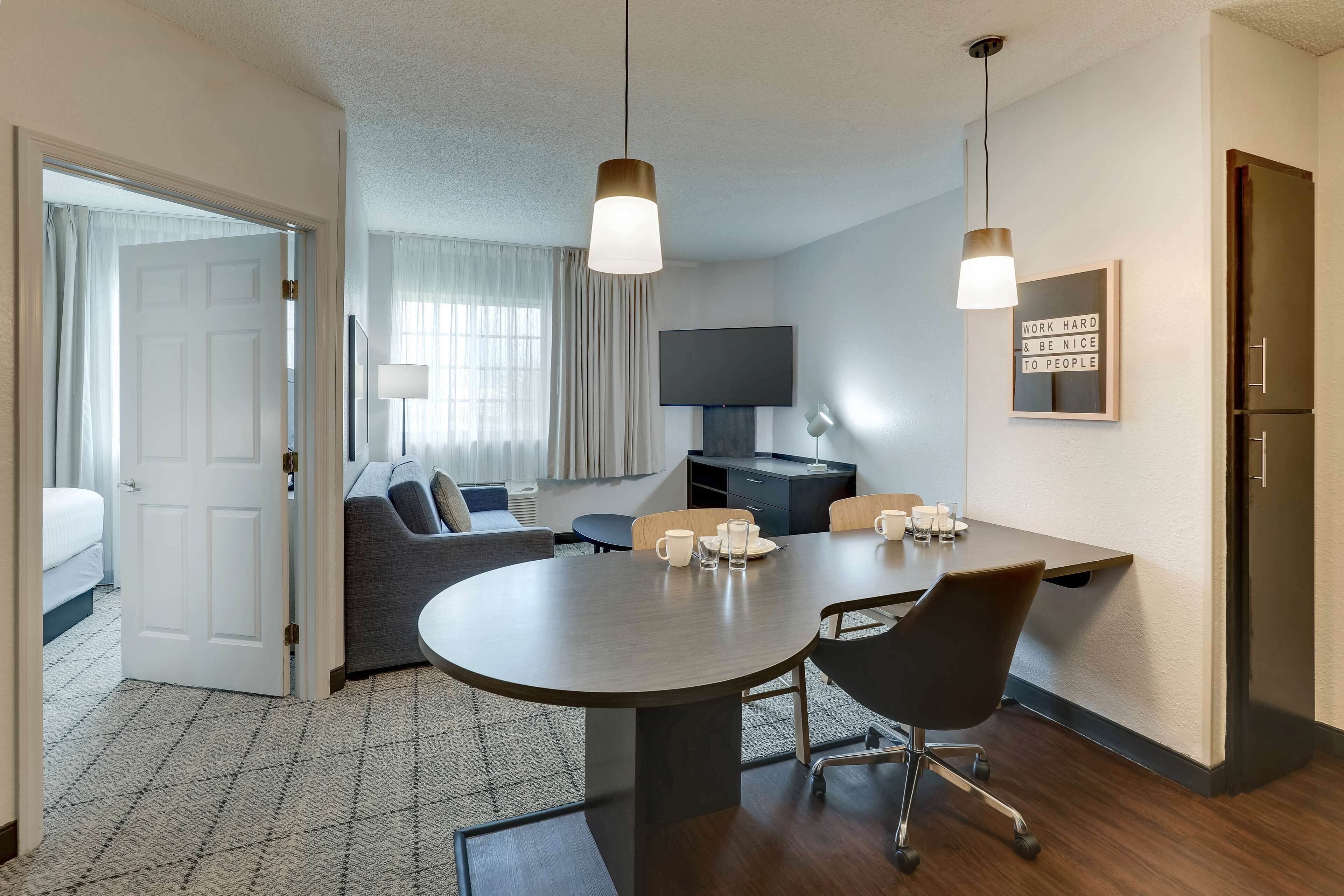 책상, 노트북 작업 공간, 암막 커튼, 무료 WiFi