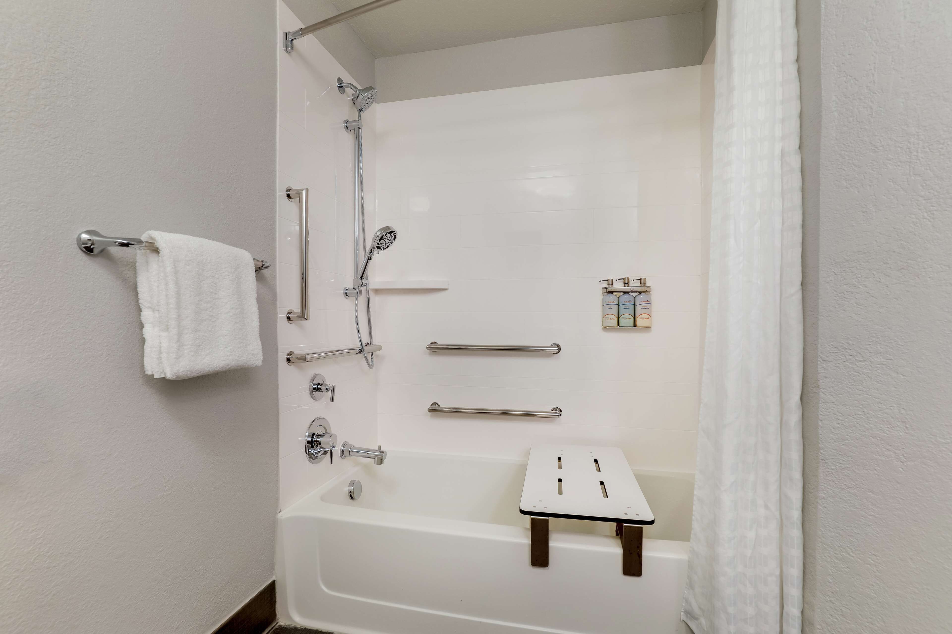 separate bathtub and shower, hair dryer, towels