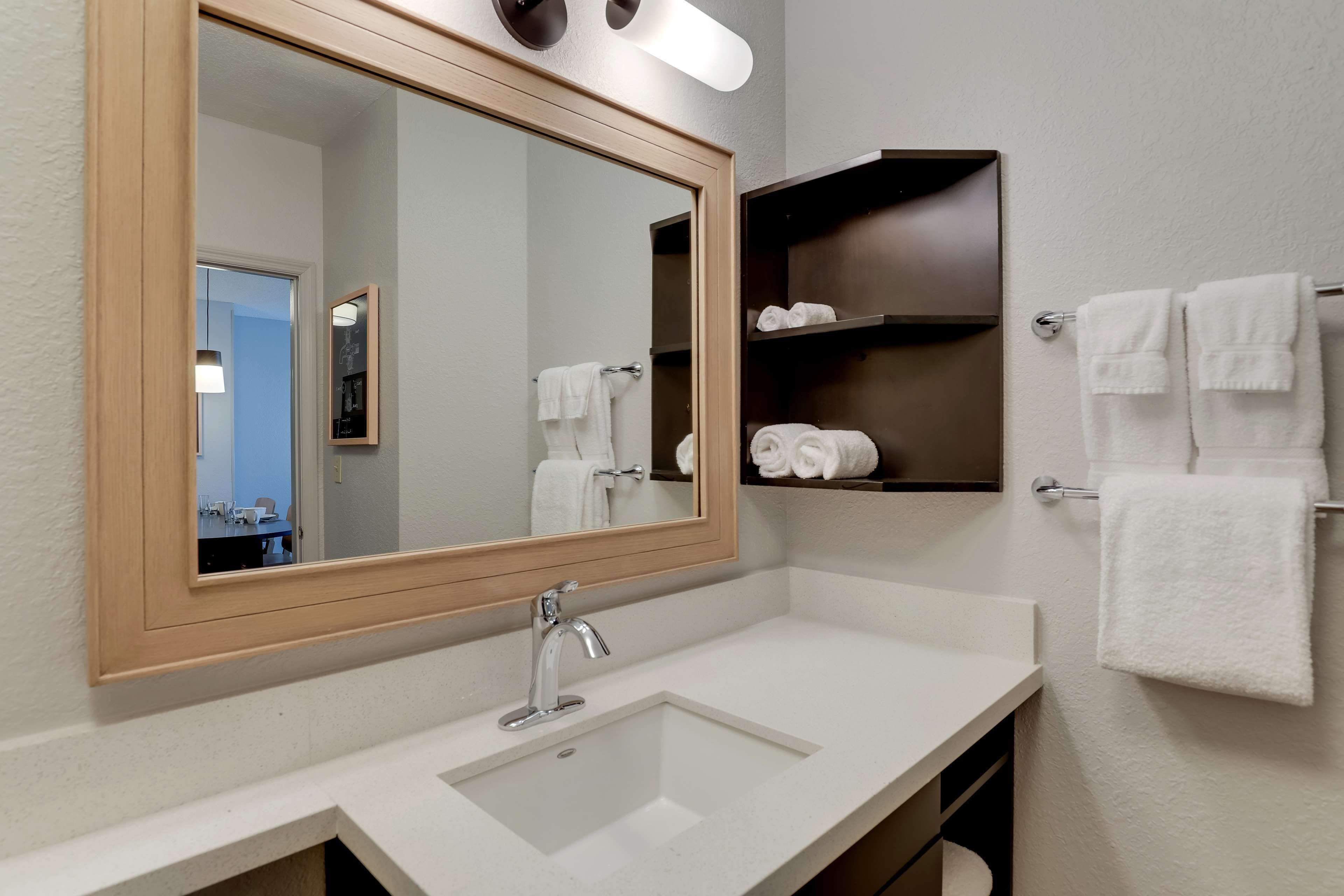 separate bathtub and shower, hair dryer, towels