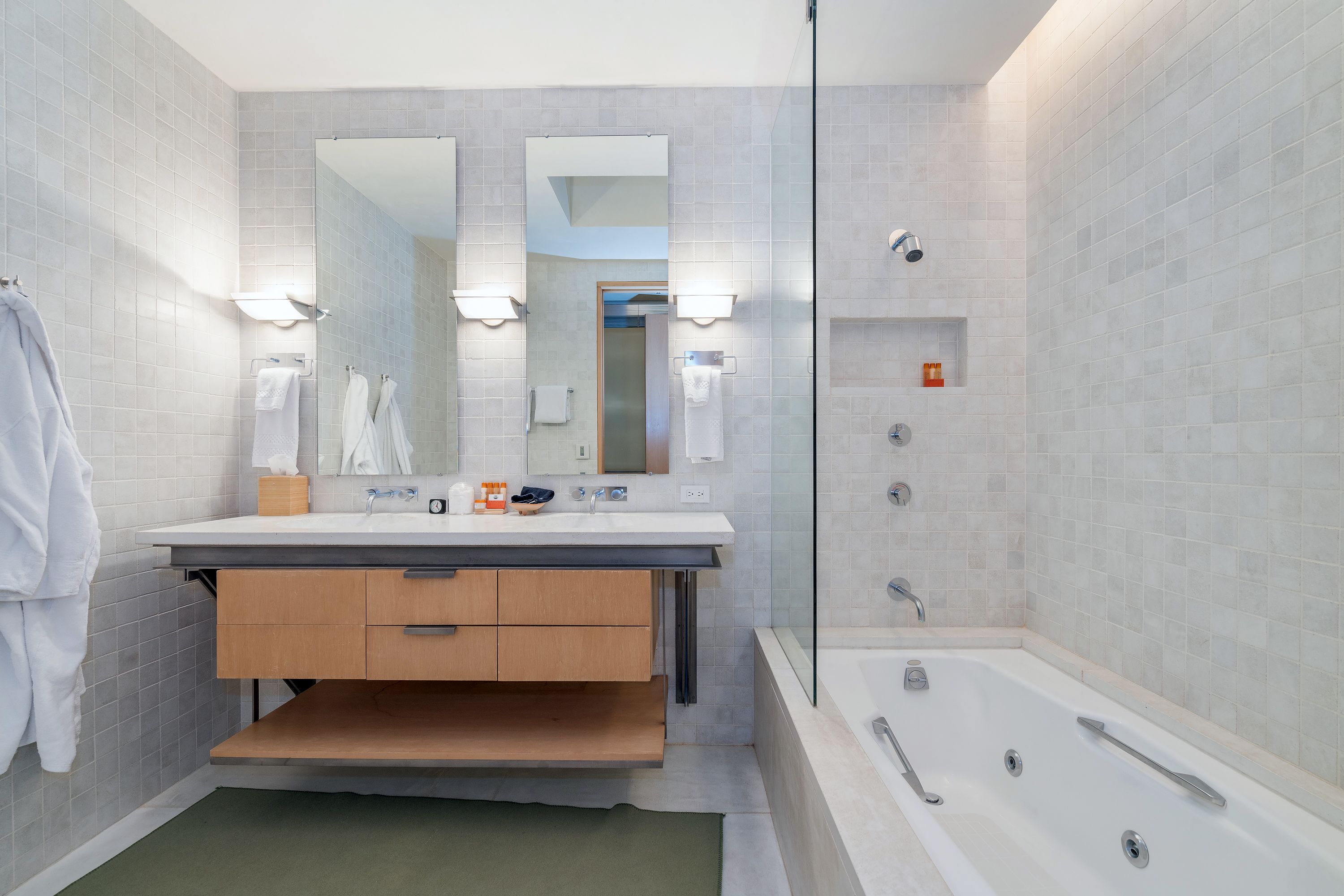 superior condo, 2 bedrooms | bathroom | combined shower/bathtub, designer toiletries, hair dryer, bathrobes