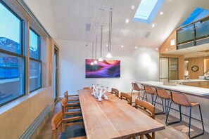 Superior Condo, 2 Bedrooms