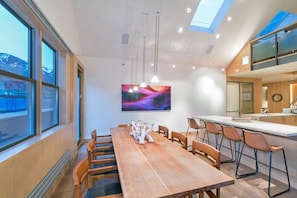Superior Condo, 2 Bedrooms