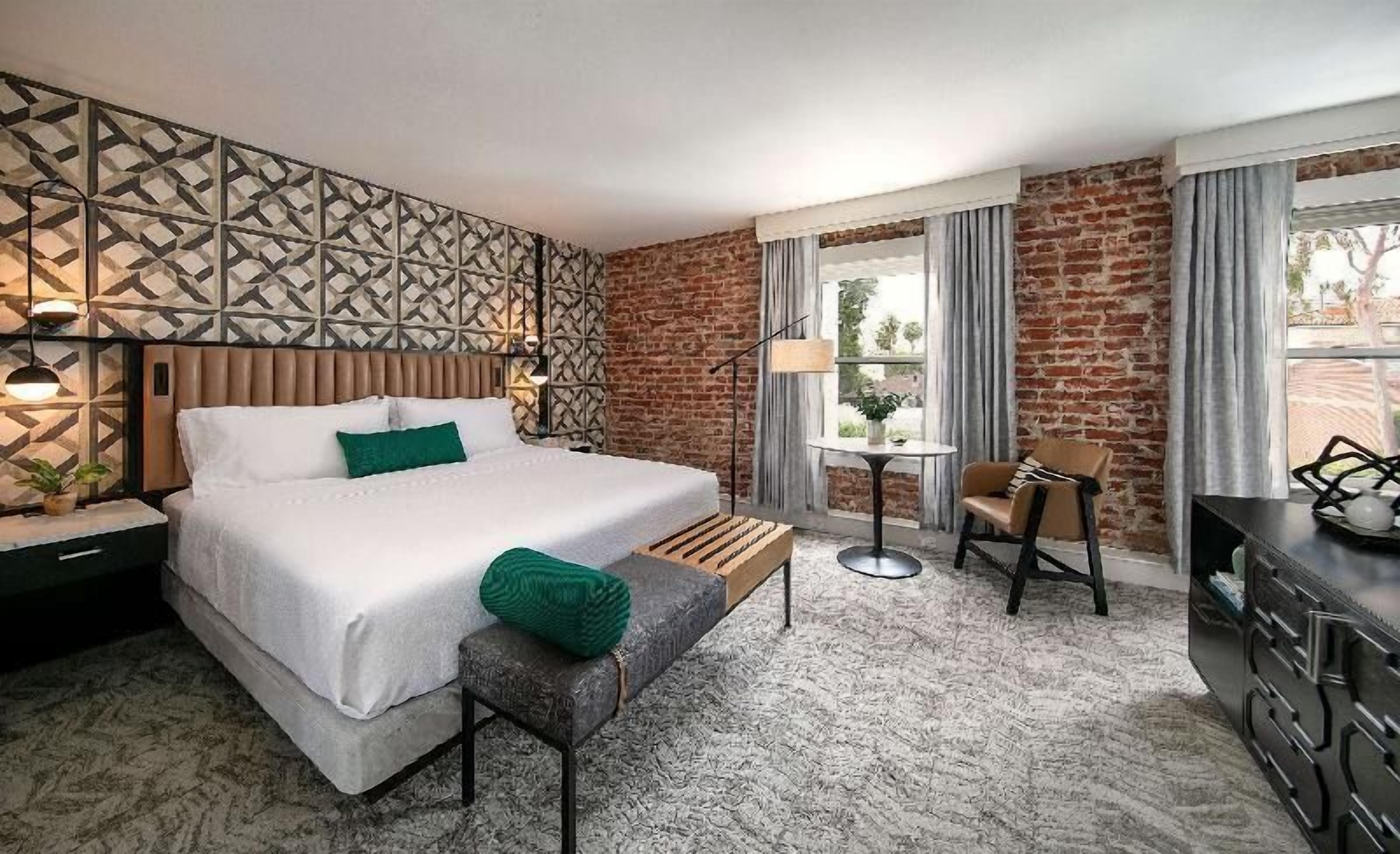Premium bedding, in-room safe, laptop workspace, blackout drapes