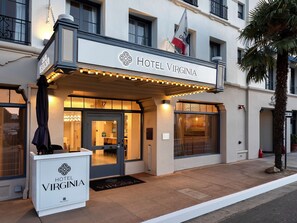 Exterior - Hotel Virginia Santa Barbara, Tapestry Collection by Hilton (Santa Barbara)