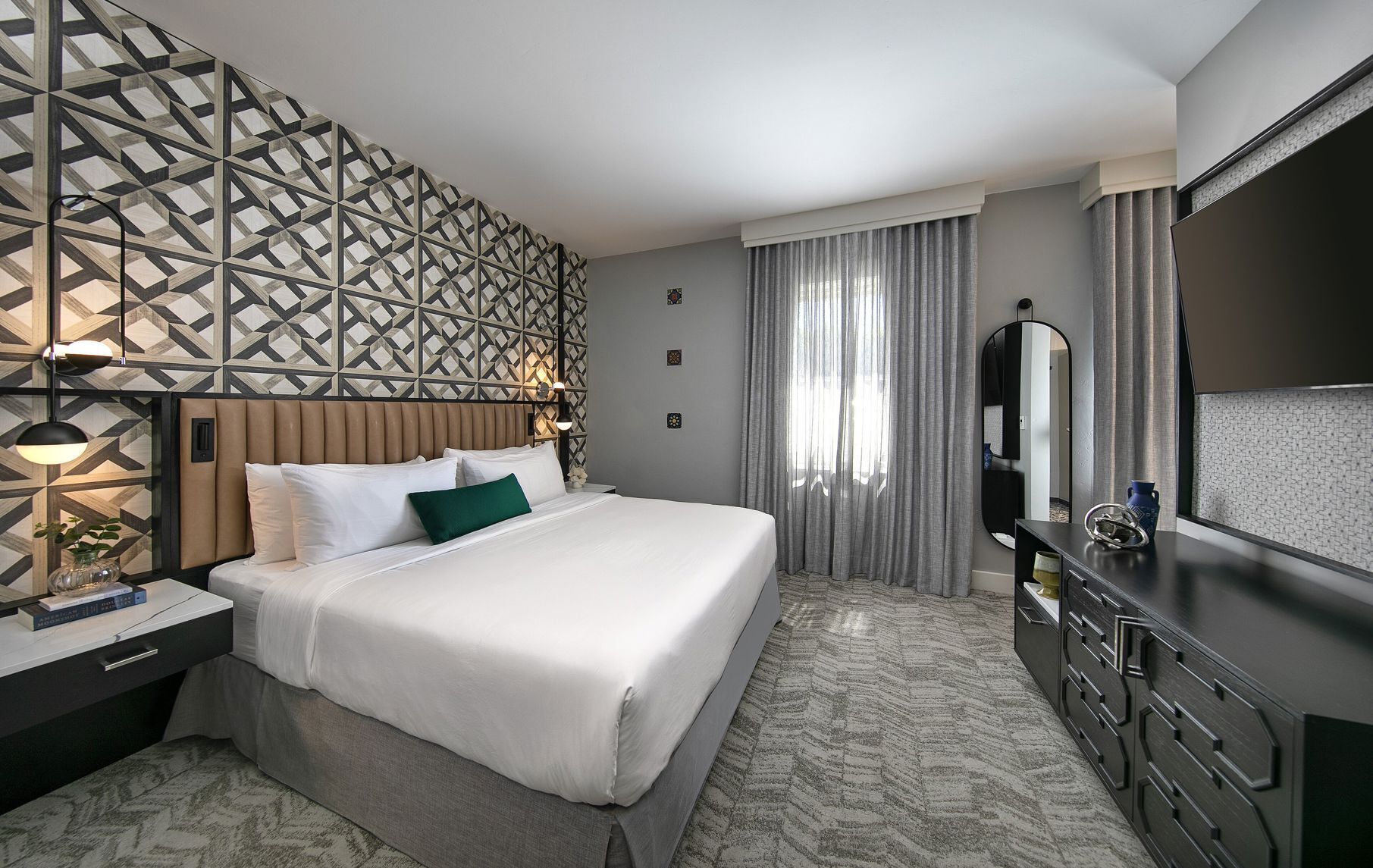 Premium bedding, in-room safe, laptop workspace, blackout drapes