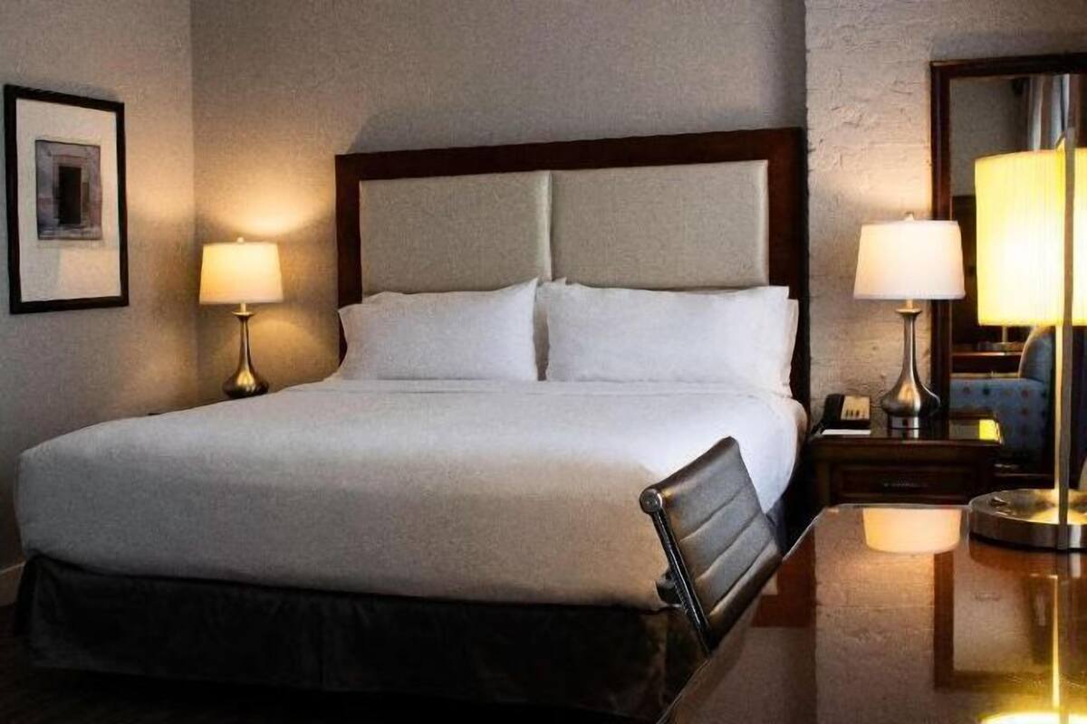 Premium bedding, in-room safe, laptop workspace, blackout curtains