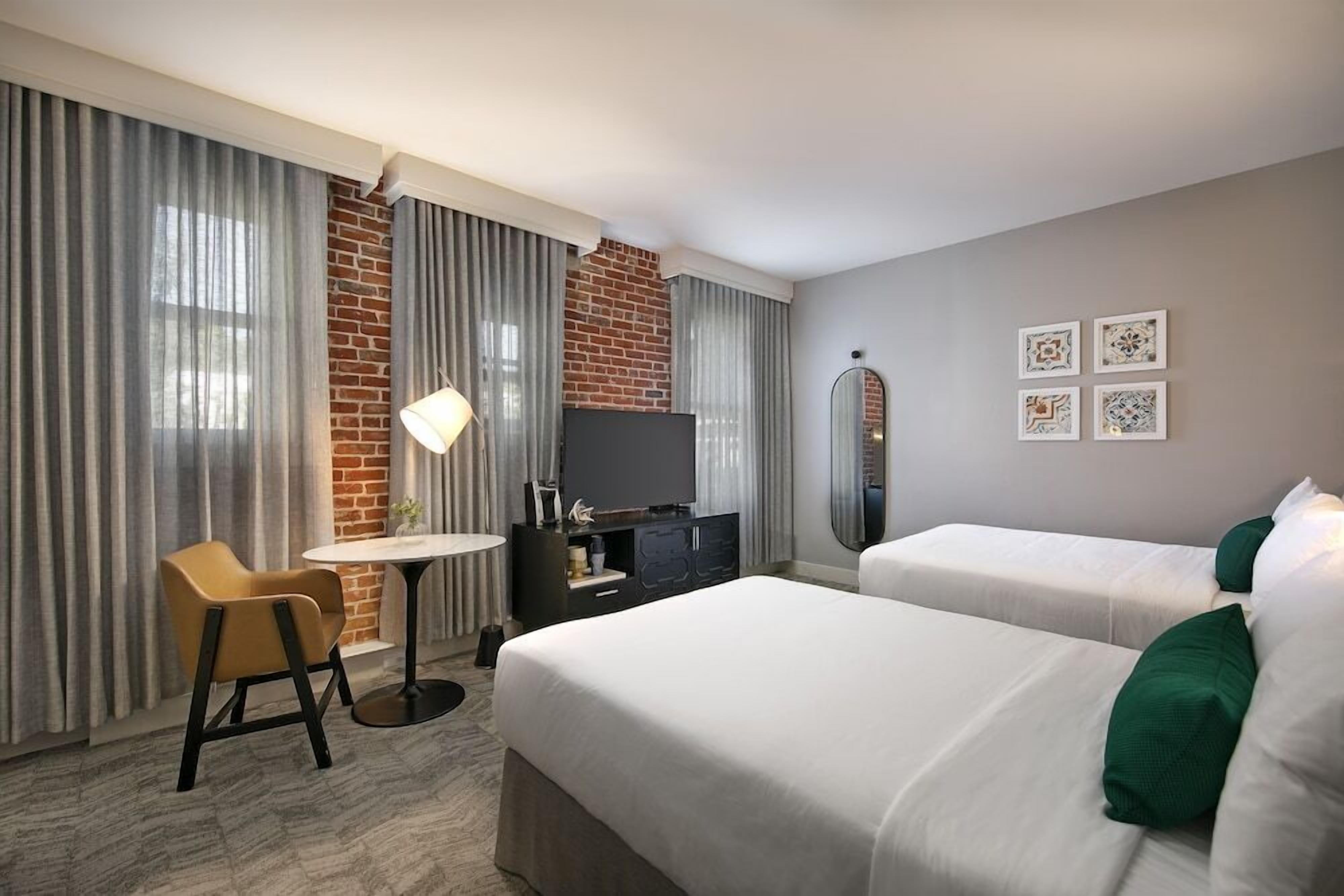 Premium bedding, in-room safe, laptop workspace, blackout drapes