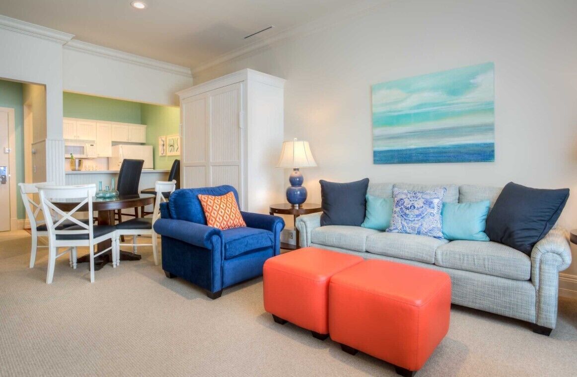 Suite, Lake View | Living area