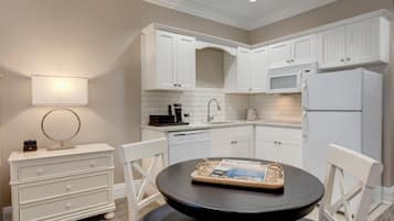 Fridge, coffee/tea maker