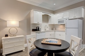 Réfrigérateur, cafetière/bouilloire