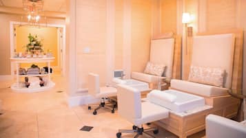 ห้องทรีทเมนท์สำหรับคู่รัก, ทรีทเมนท์ดูแลผิว, อโรมาเธอราพี