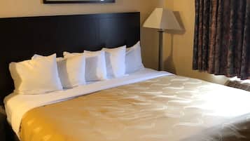 Standard Room, 1 King Bed, Non Smoking | Desk, laptop workspace, blackout drapes, iron/ironing board