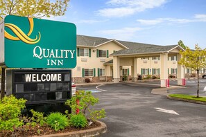 Exterior - Quality Inn Bend North (Bend)