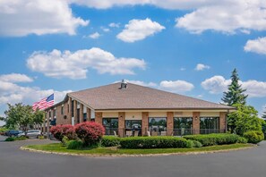 A two-story building with a brick facade, large windows, and a flat roof. - Quality Inn Grand Rapids South-Byron Center (Grand Rapids)
