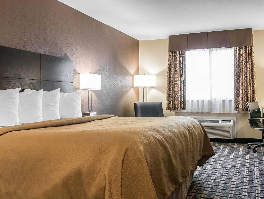 Iron/ironing board, free WiFi, bed sheets, alarm clocks