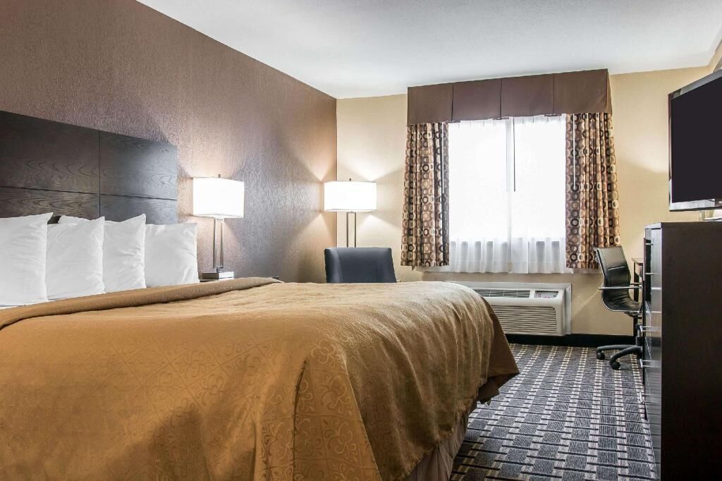 Iron/ironing board, free WiFi, bed sheets, alarm clocks