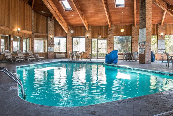 Una piscina cubierta